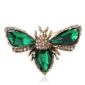 Vintage Emerald Green Gem Insect Brooch — Gold Tone